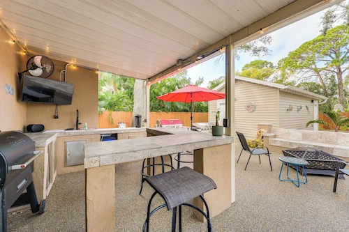 2 Mi to Madeira Beach: Quiet Casita w/ Shared Pool
