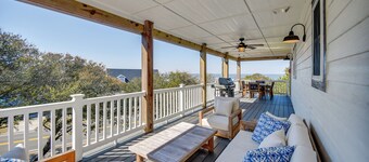 Luxe Family Home w/ Seasonal Pool in Duck!