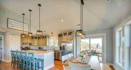 Luxe Family Home w/ Seasonal Pool in Duck!