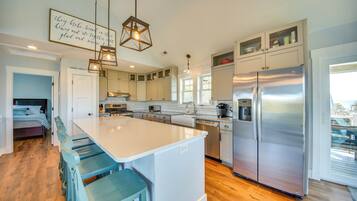 House (5 Bedrooms) | Interior