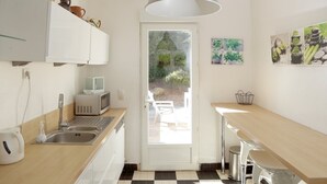Kaffetrakter/tekoker, kjøleskap, mikrobølgeovn og ovn