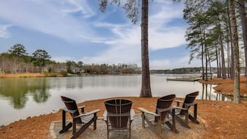 Apartment (3 Bedrooms) | Front of property