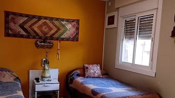 1 bedroom, bed sheets