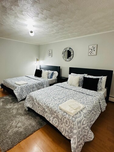 Cozy Private Apartment with 2 Queen Size Beds