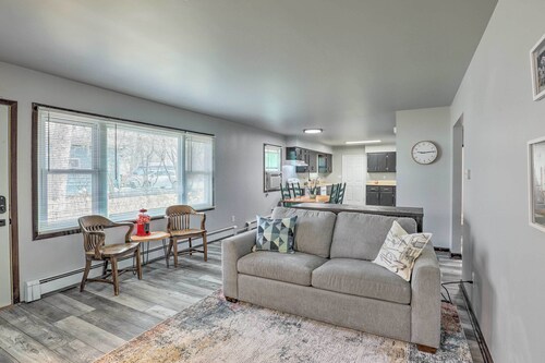 The Madi Cottage: 4 Mi to Downtown Madison!