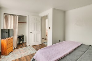 Interior - Walk to Restaurants & Markets: Machias Home! (Machias)
