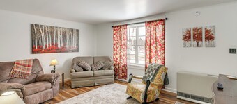 Walk to Restaurants & Markets: Machias Home!