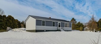 Walk to Restaurants & Markets: Machias Home!