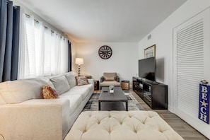 Apartment (2 Bedrooms) | Interior - Pool Access, 1 Mi to Pier! Pompano Beach Condo (Pompano Beach)