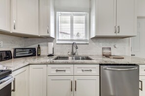 Apartment (2 Bedrooms) | Interior - Pool Access, 1 Mi to Pier! Pompano Beach Condo (Pompano Beach)
