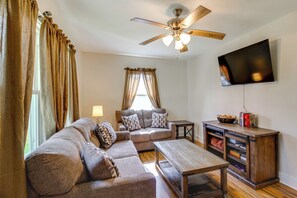 Front of property - Lakes, Whiskey & More! Charming Home in Tullahoma (Tullahoma)