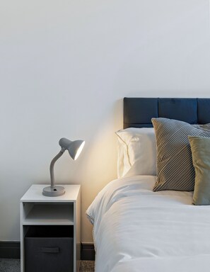 3 bedrooms, desk, iron/ironing board, free WiFi - Stylish 3‑Bedroom Croydon Stay • Direct Access to Central London (Croydon)