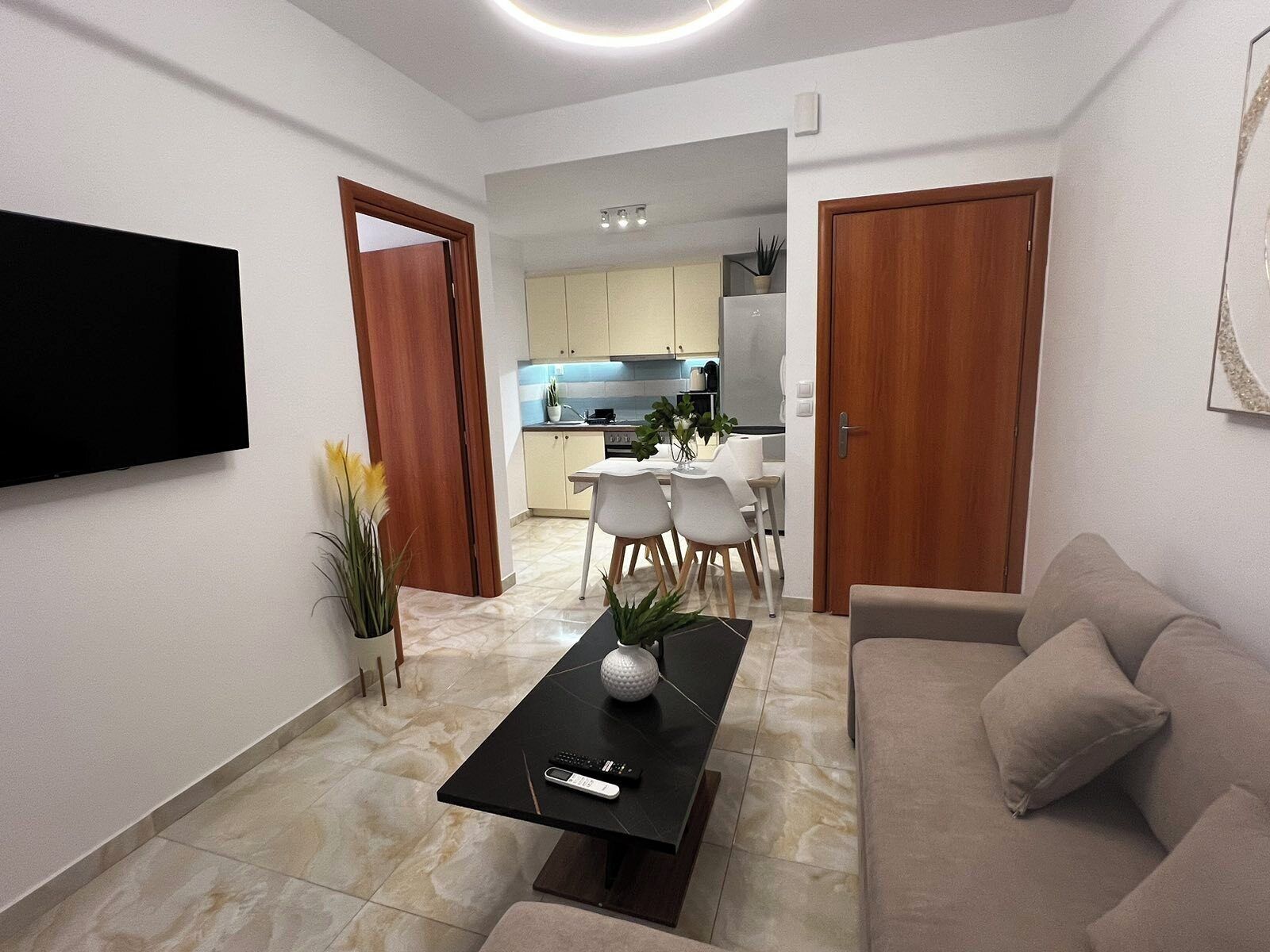 Smart TV, table tennis