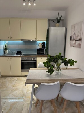 Fridge, microwave, oven, coffee/tea maker - VDG Sunset Heaven 54sm |Gym •Netflix & Disney+ •Fully Equipped Kitchen| Rethymno (Rethymno)