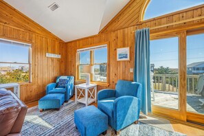 Smart TV, video games, books - Brand New Semi-Oceanfront Waves Home with Private Pool, Hot Tub and Game Room (Waves)