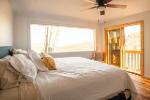 3 slaapkamers, een strijkplank/strijkijzer, gratis wifi, beddengoed