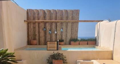 Casa Itaca Fireplace Cave Apartment with Private Jacuzzi in Oia, Finikia