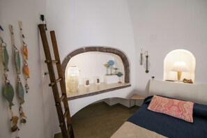 Tabla de planchar con plancha, wifi, ropa de cama