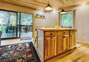 Interior - BVCA6  Discounted Concert Packages!  Relax Above the Clouds (Beech Mountain)