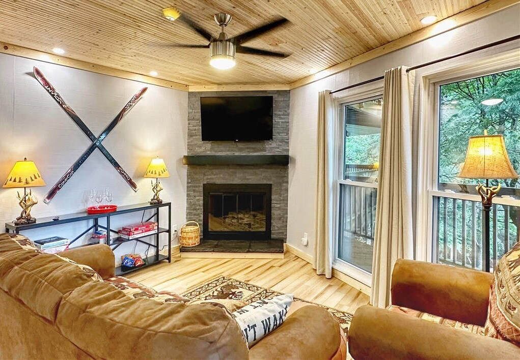 Smart TV, fireplace