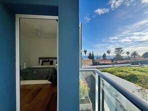 1 bedroom, iron/ironing board, WiFi, bed sheets - Come Together Apartment - Sea View, Free Wi-Fi, 5 minutes from the beach (Caniço)