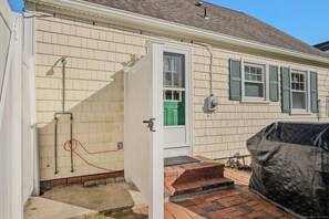 Property grounds - Ocean Front Cozy Cottage (East Lyme)