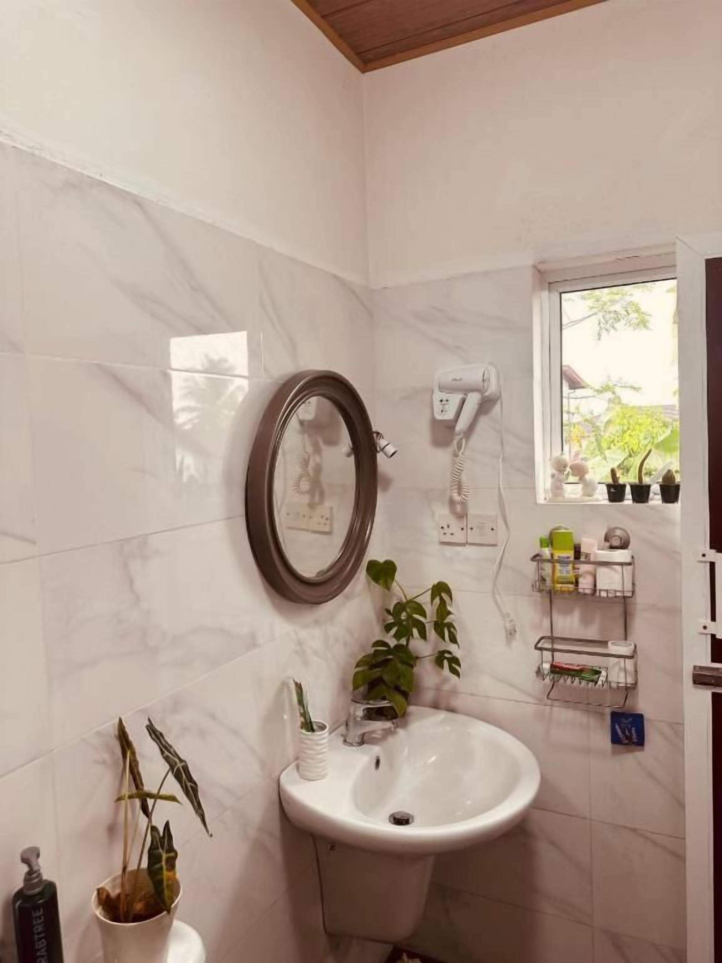 Superior Studio, City View | Bathroom