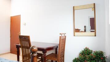 สตูดิโอ, วิวเมือง | ร้านอาหาร