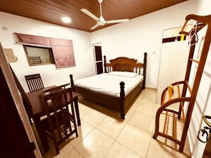 Studio, City View | Iron/ironing board, free WiFi - House of Sincerity  (Maharagama)