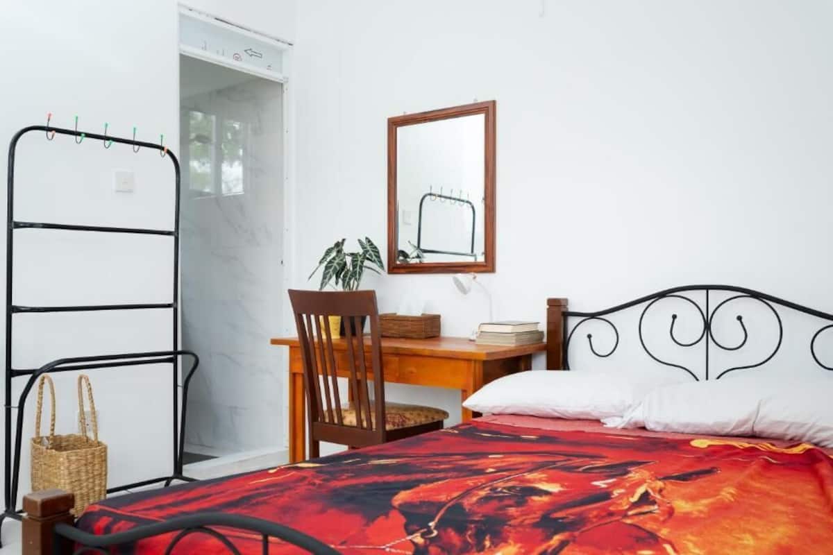 Basic Single Room, Garden View