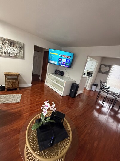 Delightful 5-bedroom house with AC for a relaxing stay