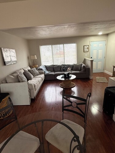 Delightful 5-bedroom house with AC for a relaxing stay