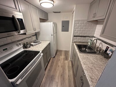 1/1 Beautiful Condo/15 mins to Clearwater beach/Peaceful neighborhood/With pools
