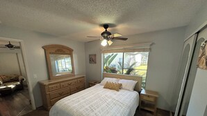 1 bedroom, iron/ironing board, WiFi, bed sheets - 1/1 Beautiful Condo/15 mins to Clearwater beach/Peaceful neighborhood/With pools (Clearwater)