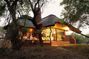 Luxury Suite, River View | Exterior - Last Word Makanyane (Thabazimbi)