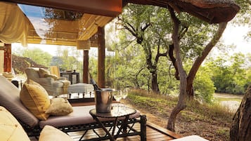 Luxury-Suite, Flussblick | Unterkunftsgelände