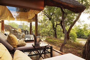 Luxury Suite, River View | Property grounds - Last Word Makanyane (Thabazimbi)