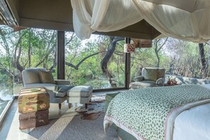 Luxury Suite | In-room safe, desk, laptop workspace, free WiFi - Last Word Makanyane (Thabazimbi)