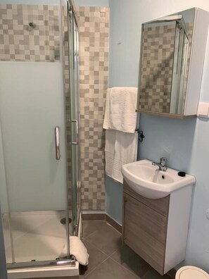 Double or Twin Room, Balcony | Bathroom - Bike Suite (Figueira da Foz)