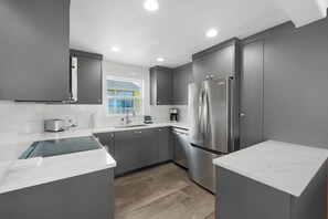 Coffee/tea maker, fridge, microwave, oven - The Riptides at Seaside Beach (Seaside)