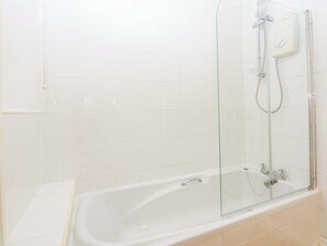 Cottage | Bathroom - 15 Rose Hill (Beaumaris)