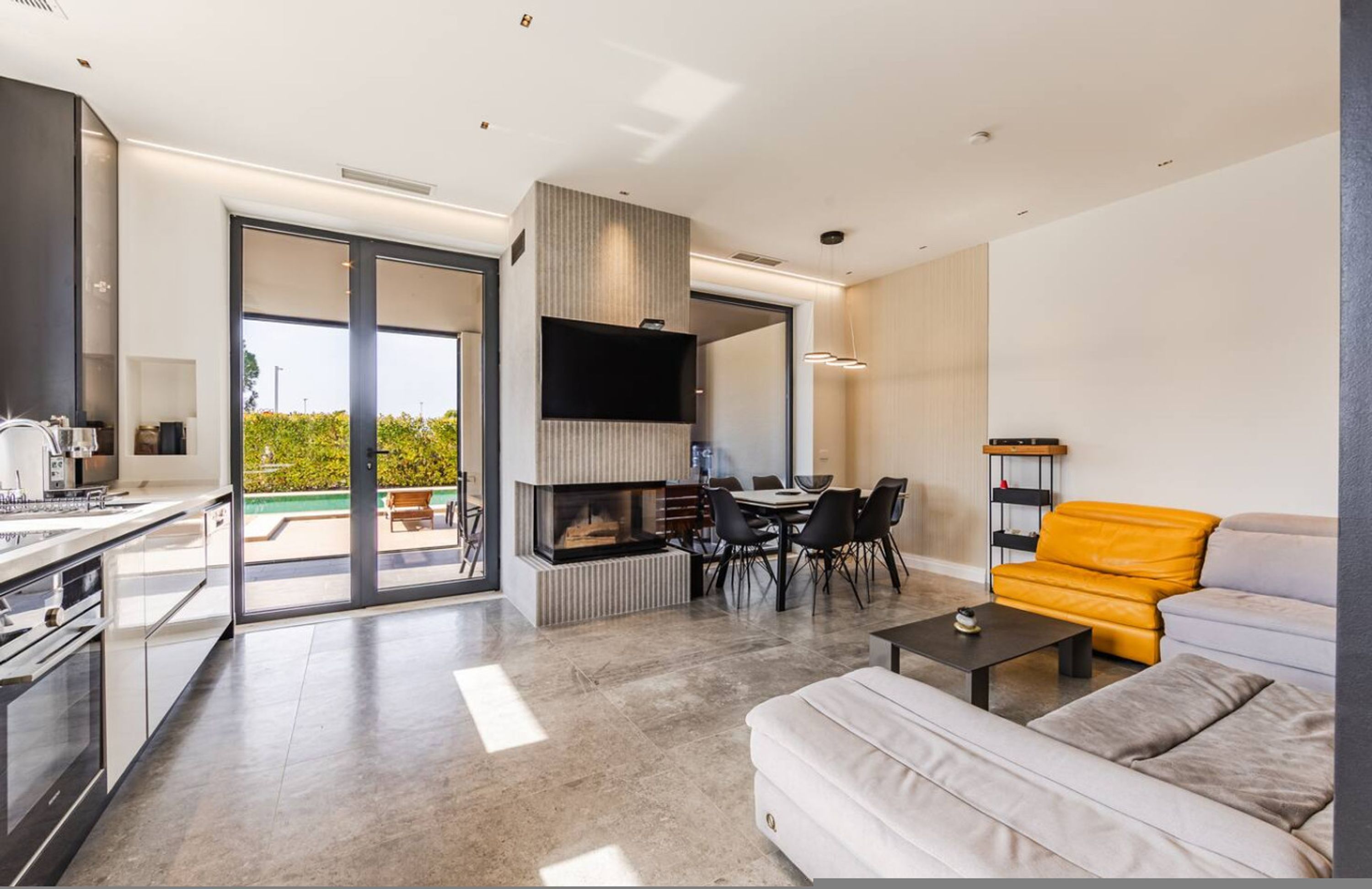 House | 4 bilik tidur 