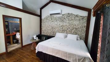 Cabin, 1 Bedroom, Smoking, Balcony | 1 bedroom