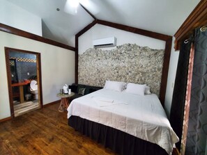 Cabin, 1 Bedroom, Smoking, Balcony | 1 bedroom