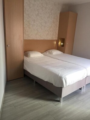 Twin Room, Balcony, Courtyard View | Free WiFi - Vila dos Avós (Figueira da Foz)