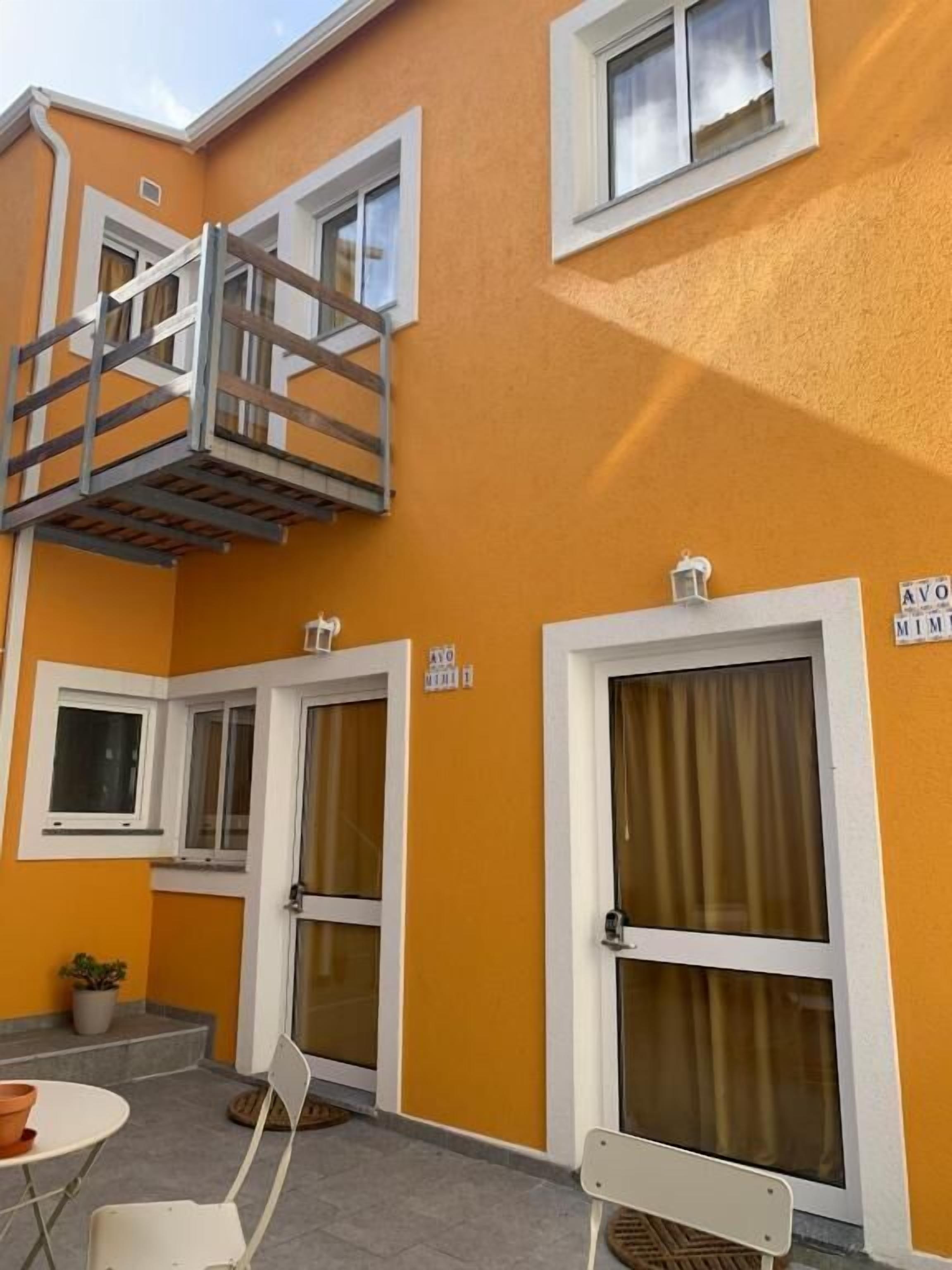 Quarto duplo, sacada, vista para o pátio | Opções para refeição ao ar livre