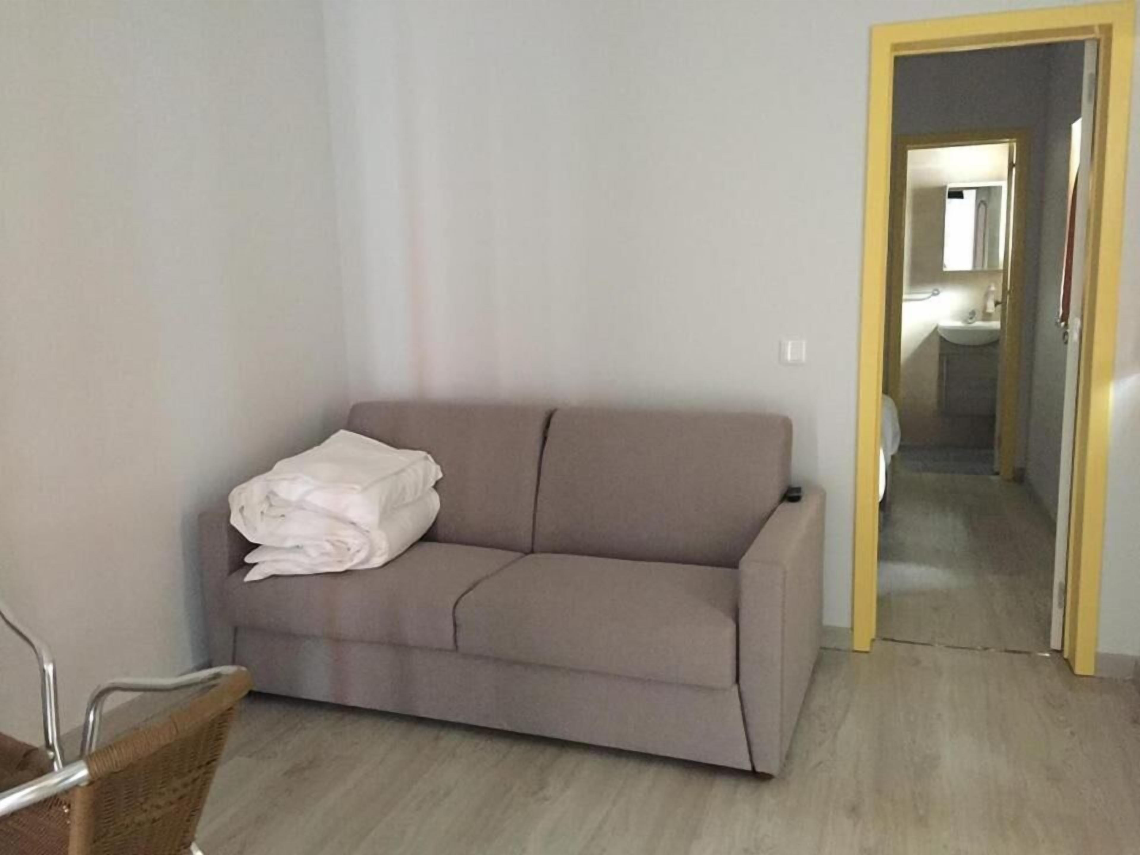 Family Studio, Balcony, Courtyard View | Living area