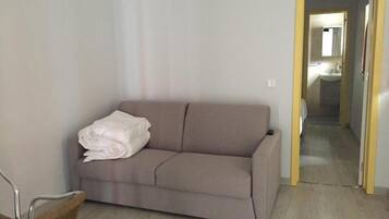 Family Studio, Balcony, Courtyard View | Living area