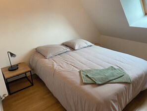 2 bedrooms, free WiFi, bed sheets - Charming house Welcome to l'Effet Mer (Hermanville-sur-Mer)
