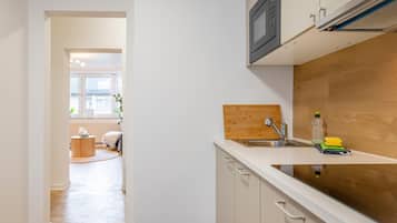 Fridge, microwave, stovetop, dishwasher